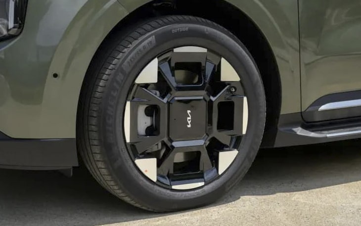 KIA Carnival - Mâm xe 19 inch phong cách thiết kế mới, hiện đại, giúp xe thêm mạnh mẽ và thể thao